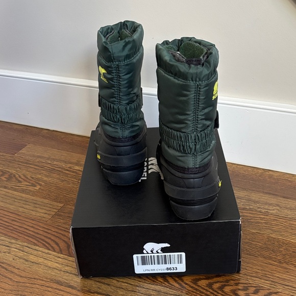 Sorel Black and Dark Green Snow Boots - Picture 3 of 7